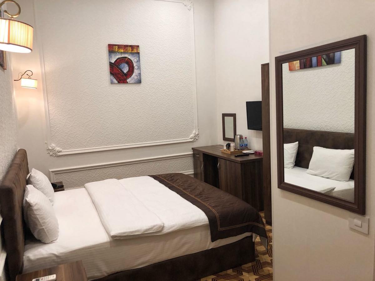 Malakhan Hotel Баку Екстериор снимка
