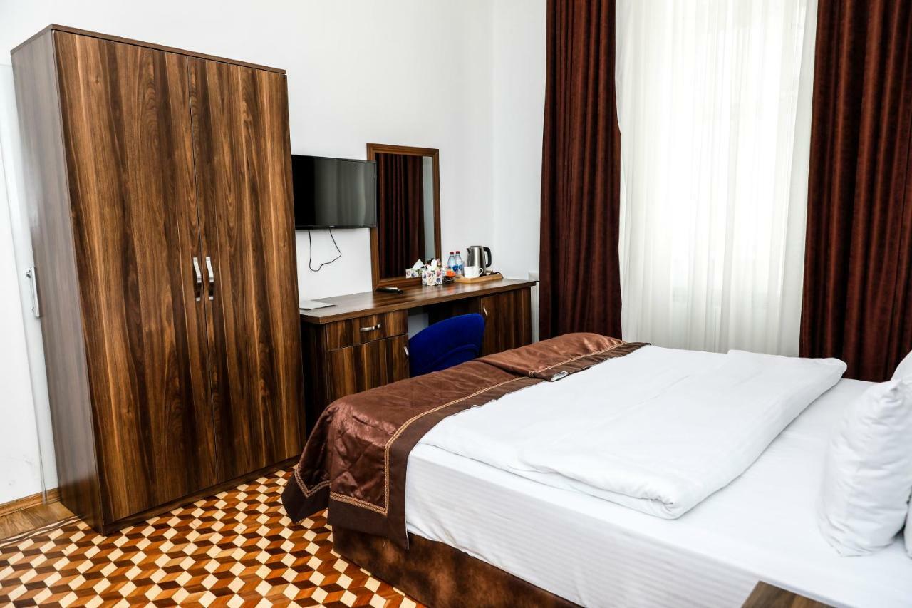 Malakhan Hotel Баку Екстериор снимка